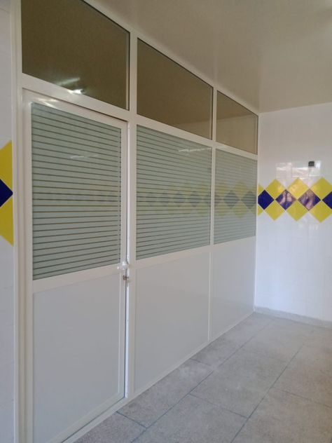 Clinic Partition Design, Aluminium Partition, Cubicle Ideas, Pet Store Design, Sewing Room Inspiration, Pvc Ceiling Design, Office Designs, Door Glass Design, Office Partition