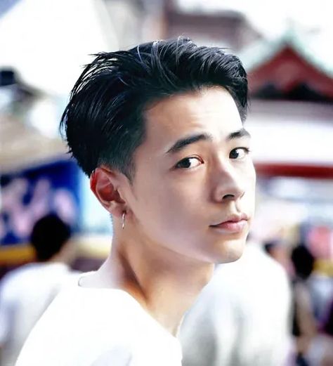 Short Sides with Long Hair on Top - Trending Asian Men's Haircuts Men Guide, Haircut Korean, Asian Hairstyles, Trendy Haircuts Medium, Korean Men Hairstyle, Hair Color Asian, Korean Haircut, Trendy Mens Haircuts, Asian Haircut