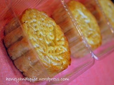 Traditional Mooncakes (gluten- and dairy-free) – Honey and Spice Gf Pastry, Gluten Free Asian Recipes, Mooncake Recipe, Moon Cakes, Gluten Free Pastry, Sweet Cooking, Best Party Food, Delectable Desserts, Homemade Gluten Free