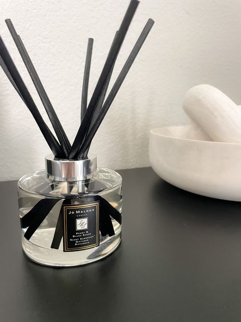 Joe Malone Diffuser, Jo Malone Reed Diffuser, Jo Malone Diffuser, Plane Ideas, Joe Malone, Room Fragrance Diffuser, Jo Malone Peony, Candle Brand, Peony Blush Suede