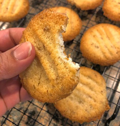 Pots 'n Curries | Fatima Ali on Instagram: “Zeera Biscuits . . Made these delicious zeera biscuits using almond flour. They turned out crunchy and super tasty. The salty yet flavorful…” Zeera Biscuits, Using Almond Flour, Curries, Almond Flour, Flour, Biscuits, Muffins, Almond, On Instagram