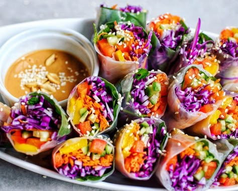 Cold Rolls with Peanut Sauce Cold Rolls, Rainbow Roll, Spicy Peanut Sauce, Rainbow Food, Summer Rolls, Great Appetizers, Peanut Sauce, Beautiful Food, Raw Food Recipes