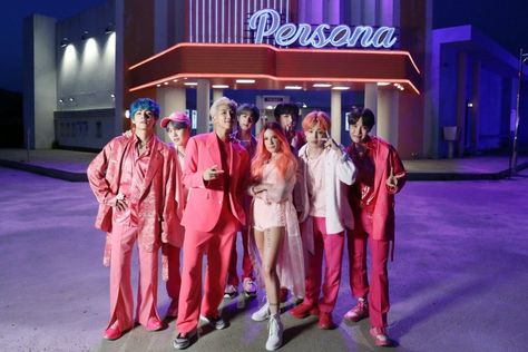 BTS' 'Boy with Luv' feat. Halsey & 'Map of the Soul: Persona' album top US iTunes music charts | allkpop Bts Boy With Luv, Suga Rap, Boy With Luv, Movie Action, Bts Taekook, Bts Mv, Devon Aoki, Steve Aoki, Billboard Music Awards