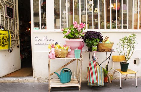 Boutique Les fleurs Cadeaux-bijoux-accessoires : 6 passage Josset. Paris XI du lundi au samedi de 11h30 à 19h30 http://www.boutiquelesfleurs.com/ Old Train Station, Paris Decor, Paris Place, La Rive, Paris Shopping, Shopping Places, French Garden, Rive Gauche, To Be