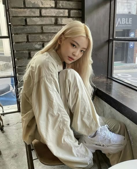 Kim Blonde, Blonde Hair Korean, Asian Hair, Hair Inspo Color, Blackpink Jennie, Jennie Kim, Kim Jennie, Blonde Girl, Ulzzang Girl