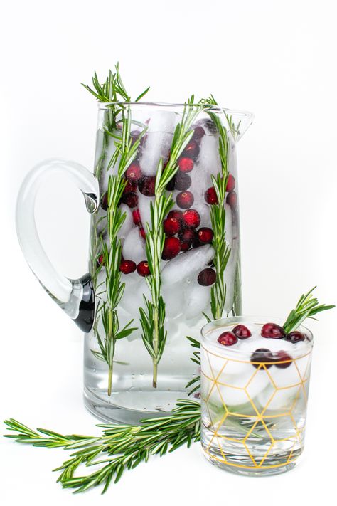 Infused Water For Christmas Party, Holiday Infused Water, Christmas Water Flavors, Christmas Flavored Water, Christmas Infused Water, Anthropologie Christmas Decor, Spa Water Recipes, Tree Charcuterie, Christmas Spa