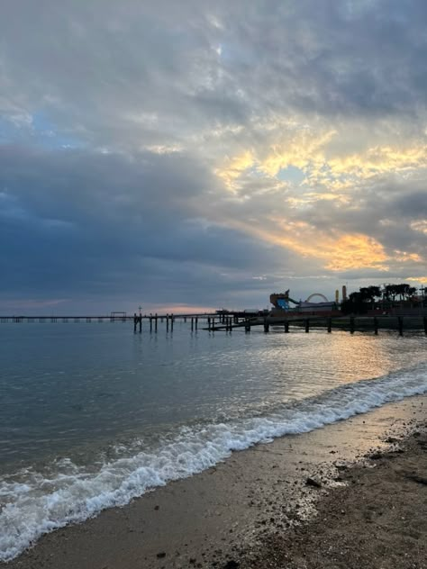 Seaside Asethic, Southend On Sea Aesthetic, London Beach Aesthetic, England Beach Aesthetic, Uk Seaside Aesthetic, Bexhill On Sea England, Southend On Sea Beach, British Seaside Aesthetic, Doncaster Aesthetic