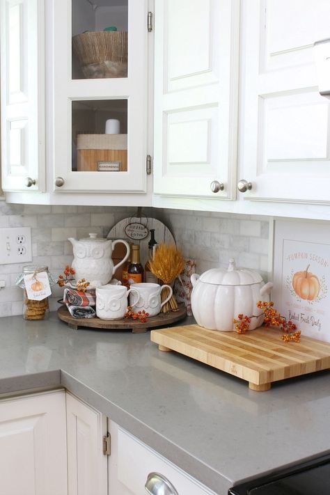 Harvest Dinner, Autumn Kitchen, Autumn Dining, Easy Fall Decor, Decorating Kitchen, Countertop Decor, Fall Kitchen Decor, Beautiful Kitchen Designs, Kitchen Counter Decor