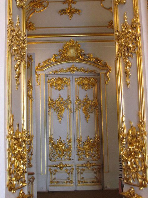 Elaborate door at Armorial Hall Baroque Interior Design, The Winter Palace, Interesting Doors, Castle Doors, Luxury Mansions Interior, Greek City, Palace Interior, Winter Palace, Elegant Interior Design