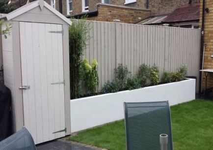 Cream Fence, Garden Fence Colours, Garden Fence Paint, Fence Colours, Fence Paint Colours, Grey Fences, Lily Garden, Small Backyard Gardens, Garden Services