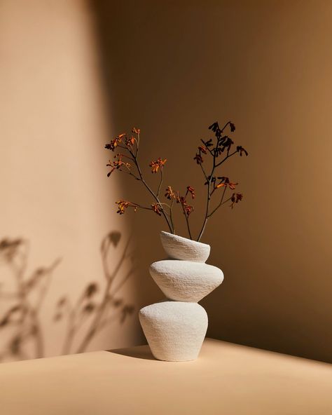 Gabriella Jackson Still Life Photographer Vases Still Life, Vase Photography Ideas, Minimalistic Product Photography, Product Photography Flowers, Vase Product Photography, Flower Pot Photography, Flower Vase Photography, Vases Photography, Flower Still Life Photography