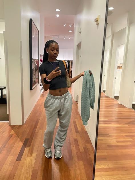 Grey Sweats Outfit Black Women, Light Jeans Outfit Black Women, Midnight Navy 6s Outfit, Gray Body Suit Outfit, Sweatpants Outfits Black Women, Grey Joggers Outfit Black Women, Cute Bummy Outfits Baddie, Winter Outfits Baddie School, Comfy Fits Black Women