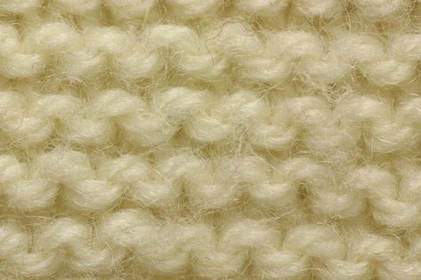 Garter stitch looks like rows of interlocking bumps. Knitting Basics, Loom Knitting Patterns, Crochet Easy, Knit Leg Warmers, Old Sweater, Winter Headbands, Purl Stitch, How To Knit, Single Crochet Stitch