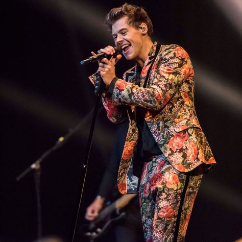 <strong>Live at the BBC:</strong> Harry Styles Live On Tour, Holmes Chapel, Harry Styles Live, One Direction Harry Styles, Harry Styles Wallpaper, One Direction Harry, Harry Styles Photos, Family Show, Mr Style