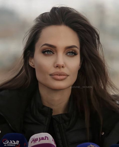 Angelina Jolie Face, Angelina Jolie Young, Angelina Jolie Makeup, Divine Women, Angelina Jolie Photos, Arabian Beauty, Lara Croft, Makati, Angelina Jolie