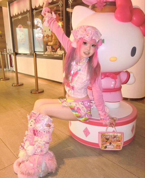 Harajuku Fashion Japan, Hello Kitty Cosplay Aesthetic, Pink Aesthetic Fits, Harajuku Fashion Outfits, Decora Gyaru, Harajuku Decora Kei, Decora Kei Fashion, Decora Outfits, Harajuku Outfit