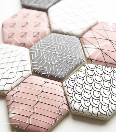 Hexagon Cookies, Royal Icing Cookie Designs, Royal Icing For Cookies, Icing For Cookies, Ideas For Cafe, Kitchen Chemistry, Decorated Cookie Ideas, Cafe Business, Sugar Cookie Decorating