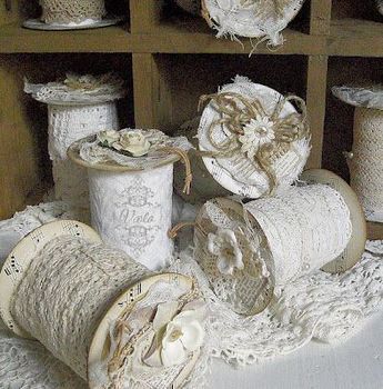 Wooden Spool Crafts, Snippet Rolls, Lace Projects, Shabby Chic Decorating, Ribbon Storage, Spool Crafts, Toilet Paper Rolls, Lace Crafts, Shabby Chic Interiors