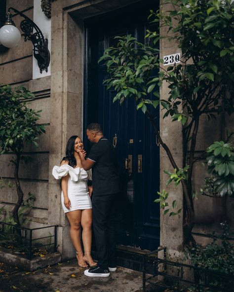 Engagement session in the heart of Roma neighborhood, Mexico City ! 💕 #engagementphotos #engagementinmexicocity #engagement Mexico City, In The Heart, Engagement Session, Engagement Photos, The Neighbourhood, Quick Saves, Mexico