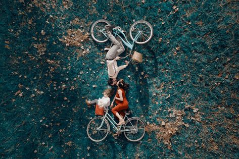 Oregon Wedding and portrait photographer, Benjamin Edwards, creates a unique image with a drone on this central Oregon maternity session. Benjamin wanted to create an image, using vintage cruiser bikes, that shows the whirlwind -and joy- of being a parent. Maternity and portraits near Bend Oregon. Drone Maternity Photos, Aerial Photography People, Drone Portraits, Drone Selfie, Drone Pics, Camera Ideas, Cruiser Bikes, Ootd Poses, Drone Shots