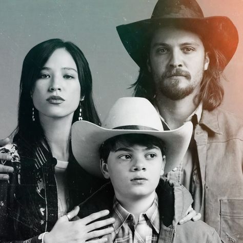 Longmire Tv Series, Yellowstone Series, Luke Grimes, Cole Hauser, Estilo Country, Ensemble Cast, Kevin Costner, Family Portrait, Tv Stars