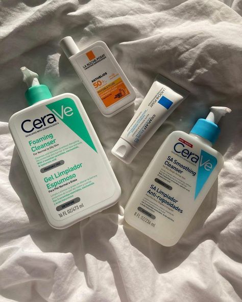 Cera Ve Aesthetic, Cerave Skincare Routine, Moisturizer Aesthetic, Lotion Cerave, Daily Face Care Routine, Glowing And Clear Skin, Skincare Routine Dry Skin, Skincare Cerave, Good Skin Care Products