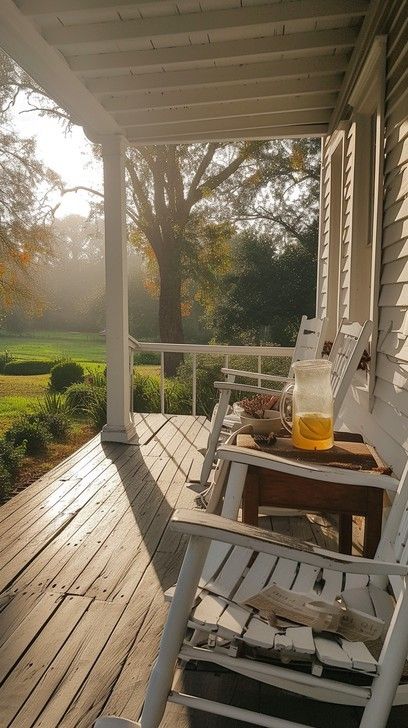 Old Fashioned Country Home, Southern Country Living Aesthetic, Old Southern Home Interior, Crunchy House Aesthetic, Wealthy Southern Aesthetic, Southern House Aesthetic Interior, Country House Front Porch, Old Charm House, Wrap Around Porch Aesthetic