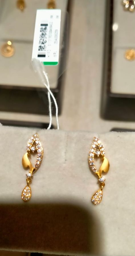 2 Gm Gold Earrings, Coral Jewelry Vintage, Gold Haram Designs, Flower Jewellery For Mehndi, Small Earrings Gold, Ear Tops, Haram Designs, Gold Haram, Simple Gold Earrings