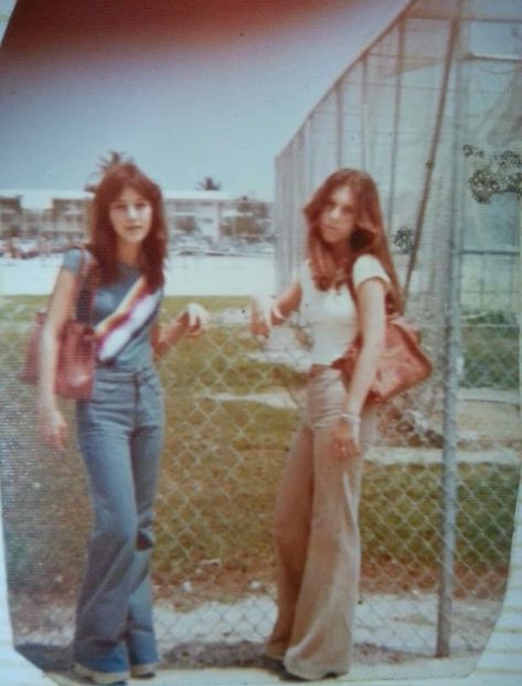 70s Venice Beach, 70s Inspired Aesthetic, 70s Highschool Aesthetic, Izzy Bee Phillips, Real Pictures From The 70s, Outfit Inspo Bell Bottoms, Popular 90s Fashion Trends, 70s Texas Aesthetic, 70s Earthy Aesthetic