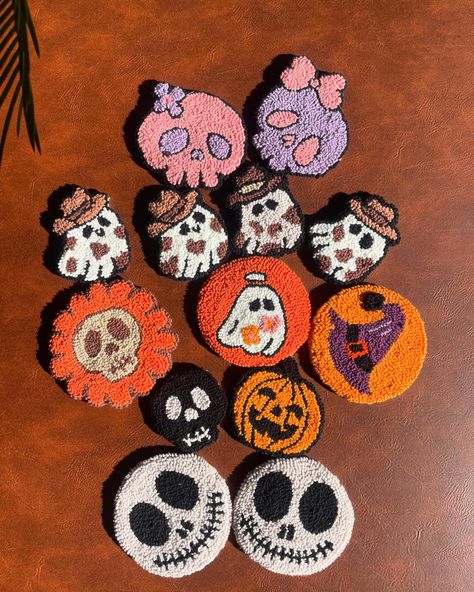 Spooky Season 🎃 Contact me for exclusive wholesale orders and enjoy premium products at competitive rates! #punchneedlewholesale#punchneedle Halloween Punch, Rug Cute, Punch Needle Patterns, Mug Rug, Halloween Decoration, Punch Needle, Cute Gift, Crochet Gifts, Cute Halloween