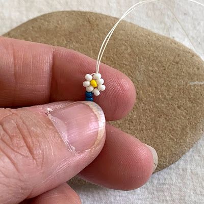 Flower Beaded Tutorial, Beaded Daisy Ring Tutorial, Bead Daisy Tutorial, Beading Flowers Tutorial, Beaded Daisy Bracelet Tutorial, Daisy Chain Beading Tutorials, Beaded Daisy Tutorial, Beaded Flower Ring Tutorial, Beaded Flower Bracelet Tutorial