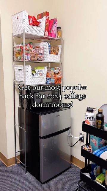 AnnMarie Christiano & Anne Zirkle | Simply2Moms on Instagram: "Over 6 million views and counting!🎉  Who knew our little hack would be so popular! Buy this cheap shelf and use as a snack station in a dorm room instead of over a toilet in the bathroom. So simple!🙌🏻  ‼️Tip - if your fridge is tall like this one just leave the bottom shelf off and it’s still just as sturdy.   Want the shopping link? Comment SNACK and I’ll send it to you! AnnMarie #simply2moms  #collegedorm #dormroom #collegefreshman #snacktime #collegeprep #collegemoveinday" Mini Fridge Snack Station, Dorm Room Snacks Storage, Dorm Fridge Organization, Storage Above Fridge, Dorm Room Snacks, Dorm Refrigerator, Dorm Shelves, Dorm Room Must Haves, Top Of Fridge