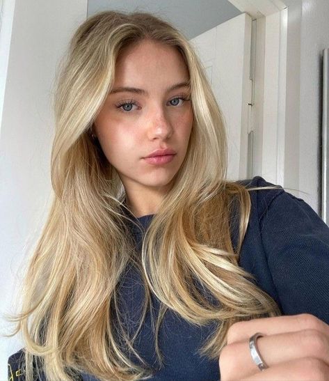 Redeeming 6, Boys Of Tommen Series, Binding 13, Chloe Walsh, Blonde Hair Inspiration, Off Campus, Long Blonde, Dream Hair, Blonde Girl