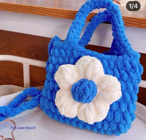 Chenille Crochet Bag, Chunky Yarn Crochet, Wool Tote, Crochet Phone Cases, Crochet Fish, Crochet Bag Tutorials, Chenille Yarn, Yarn Bag, Crochet Fashion Patterns