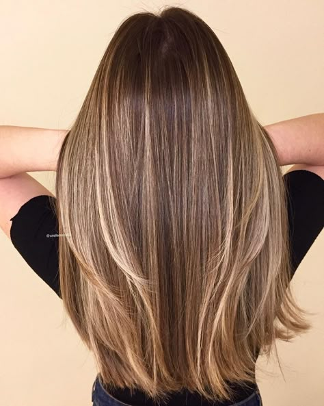 Trendy Brunette Hair, Hair Colors For Summer, Long Hair Color Ideas, Highlights Brown Hair Balayage, Baylage Hair, Balayage Straight Hair, Brown Straight Hair, Dark Brunette Hair, Brown Hair Inspo