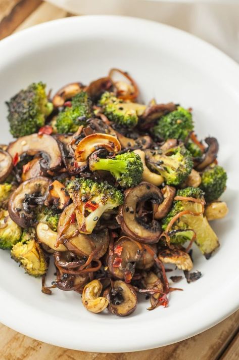 Broccoli Mushroom, Stir Fry Recipes Healthy, Mushroom Stir Fry, Healthy Stir Fry, Easy Broccoli, Plats Healthy, God Mat, Broccoli Recipes, Diet Keto