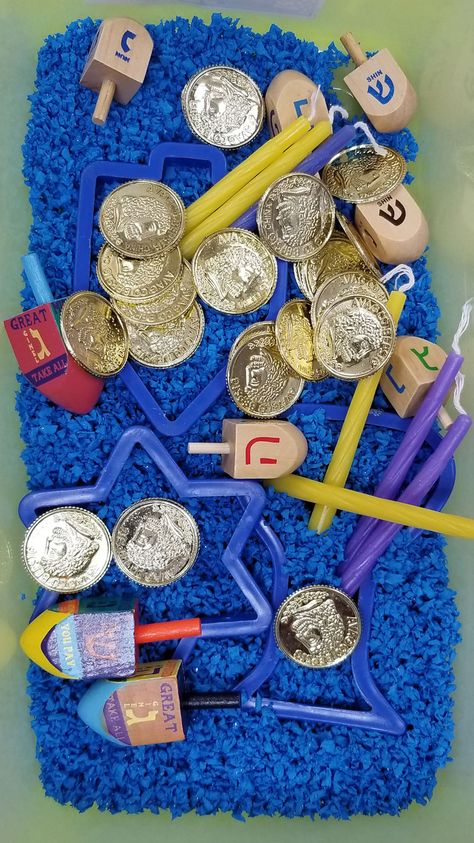 Hannukah Lesson Plan Preschool, Hannukah Sensory Activities, Hanukkah Activities Toddlers, Chanukah Sensory Bin, Hannukah Art Preschool, Reggio Inspired Hanukkah, Hanukkah Sensory Bin, Hanukkah Provocations, Hanukkah Crafts For Kids Preschool