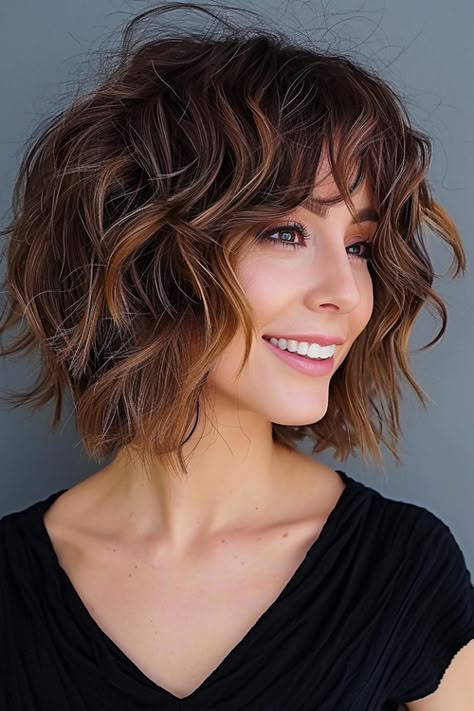 Long Bob mit natürlichen Locken: 54+ Styles » Long Bob mit Seitenscheitel und großen Hollywood Waves ✓ Lockiger Long Bob mit Mittelscheitel und Wellen ✓ Gestufter Long Bob mit vielen Stufen für lockiges Haar ✓ Long Bob mit Pony und vielen Locken ✓ Glatter Long Bob mit Beach Waves [ ➳ Jetzt inspirieren lassen! ] Long Bob Wavy, Textured Bob, Shades Of Blonde, Long Bob, Hair Clothes, Medium Length, Grow Hair, Ombre Hair, Trendy Hairstyles