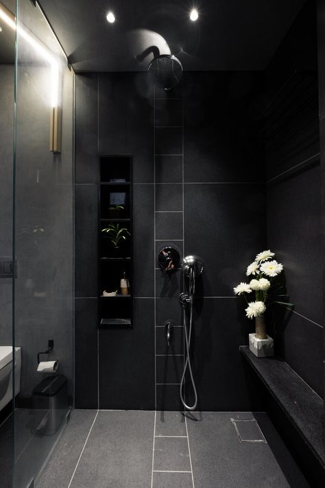 30+ Stunning Shower Tile Ideas That Will Transform Your Bathroom All Black Bathroom, Small Bathroom Modern, Black Wall Tiles, Black Tile Bathrooms, Bathroom Design Black, Small Bathroom With Shower, Bathroom Shower Tile, Black Tiles, Black Shower