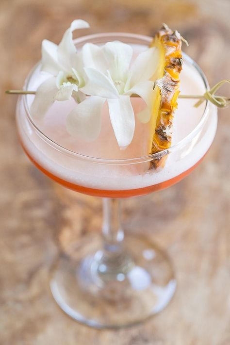 Tiki Drinks Recipes, Tiki Drink, Tiki Cocktail, Aloha Party, Fresh Fruit Juice, Tiki Cocktails, Tiki Drinks, Cocktail Garnish, Rum Cocktails