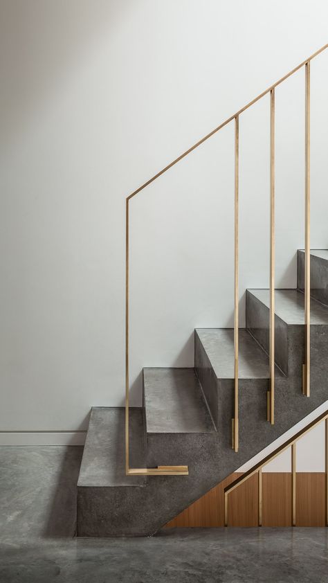 Modern Staircase Railing, درابزين السلم, Outside Stairs, Interior Stair Railing, Staircase Interior Design, Modern Stair Railing, Staircase Design Modern, Concrete Staircase, Staircase Railing Design