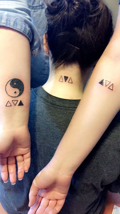 Triple triangle matching best friend tattoo. Symbolizes mind, body, and spirit = harmony 🌙 Matching Best Friend Tattoo, Triple Tattoo, Tattoo Friends, Cute Sister Tattoos, Best Friend Tattoo, Sisters Tattoo, Matching Best Friend Tattoos, Spirit Tattoo, Best Friend Tattoos