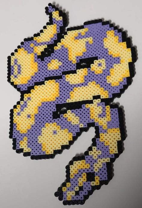 Snake Perler Bead Patterns, Big Perler Bead Patterns, Perler Necklaces, Perler Sprites, Rave Ideas, Melty Bead Designs, Hamma Beads Ideas, Animal Beads, Pearl Beads Pattern