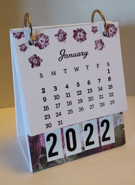 Hanging Calendar Ideas, Calendar Holder Diy, Diy Desk Calendar Ideas, Diy Table Calendar, Diy Mini Calendar, Home Calendar Ideas, Homemade Calendar Ideas, Diy Calendar Ideas How To Make, Handmade Calendar Ideas