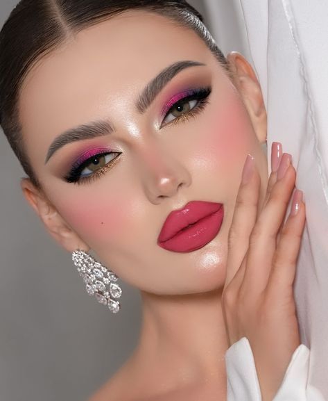 Makeup Looks Images, Bold Lipstick Makeup, Arabic Eye Makeup, Face Charts, Makeup Artist Tips, Makeup Mistakes, Make Up Tutorials, Bridal Makeup Looks, Glamour Makeup