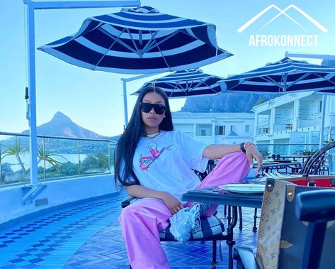 Bonang Matheba Biography and net worth via Afrokonnect Bonang Matheba, South African Celebrities, Pink Sweats, Basic Skin Care Routine, Casual Hairstyles, Queen B, Casual Dinner Outfit, Keep On, New Wave