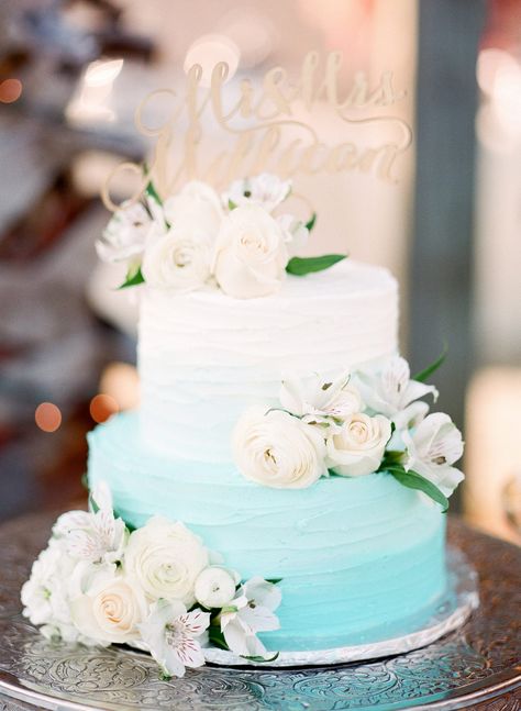 Cakes For Couples, Blue And White Wedding Cake, Colorful Wedding Cakes, Wedding Cake Ombre, Blue And White Wedding, Colorful Desserts, Small Wedding Cakes, Beach Wedding Cake, Ombre Wedding