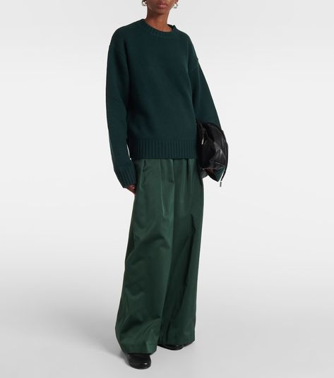 N°373 Oldie cashmere sweater in green - Extreme Cashmere | Mytheresa Extreme Cashmere, Cashmere Outfits, Trouser Outfits, Color Name, Trouser Style, Green Sweater, Made In China, Cashmere Sweater, Cashmere Sweaters