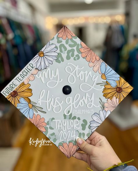 Handlettered and Hand Drawn Graduation Cap Toppers  Each one is uniquely designed! You are able to make changes to the quote and personalization, colors, etc. Please add all personalization and any request you have, as well as the date you need the topper in the notes before checkout Once you order you will receive a proof of the design within 48 hours ( during business hours ) once I received the approval it will be printed! If you would like to order a completely custom one please message me before ordering!  Printed on a 9.25 x9.25 inch photo paper with a precut hole If you need the topper printed bigger please include that in your note! Largest is 10.2 x 10.2 inch Toppers can be attached with double-sided tape or stickies. These are NOT included Decorate Graduation Cap College, Bible Verse Graduation Cap Ideas, Diy College Graduation Gifts, Graduation Cap Designs Business, Animal Science Graduation Cap, Unique Graduation Cap Designs College, Christian Grad Cap Ideas, Christian Cap Decoration, Graduation Cap Designs Bible Verse