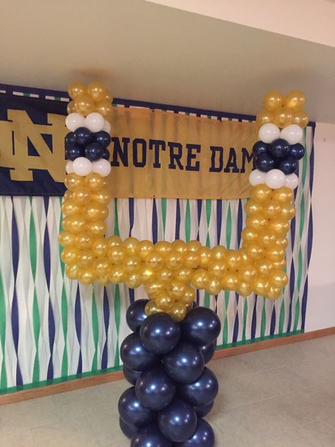 Football ND Sports Balloons, Supper Bowl, Balloon Tutorials, Football Fundraiser, Homecoming Football, Chelsea Baby, Homecoming Floats, Football Banquet, Football Decor